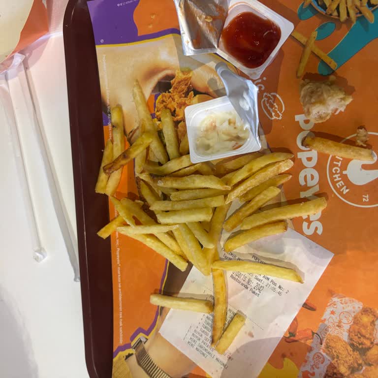 Popeyes Şubesinde Soğuk Ve Bayat Popchicken, Personelin Kaba Tutumu