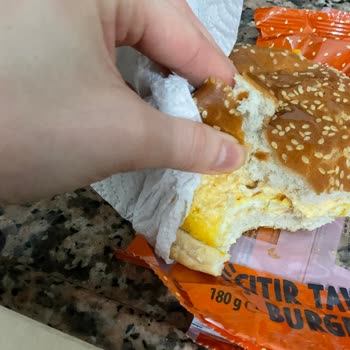 A101 Şubesindeki Dondurulmuş Üründe Solucan Tespiti