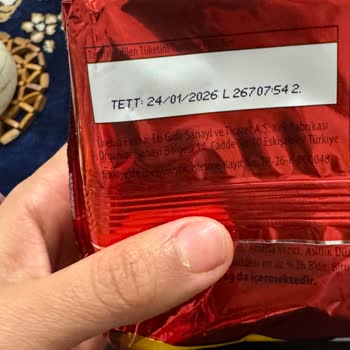 Eti Şekli Şahane Çikolatalı Kekinizde Gramaj Azaldığı İzlenimini Edindik