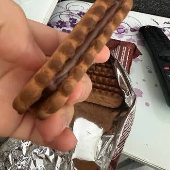 Koyu Renkli Ve Yanık Tadındaki Eti Petit Beurre Ürünü Şikayeti