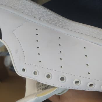 Satıcıdan Cevap Yok, Kusurlu Ayakkabılarda Boya Lekesi Ve Gevşek Dikiş