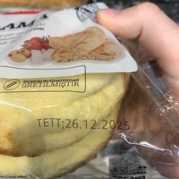 Carrefour Hilltown Mağazasında Hijyen Sorunu: Sürekli Küflü Ekmek Ürünleri