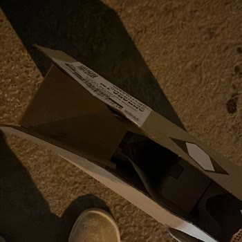 Kolay Gelsin Kargo Görevlisinin Açtığı Parfümler Ve Hakaretli Telefon Görüşmesi