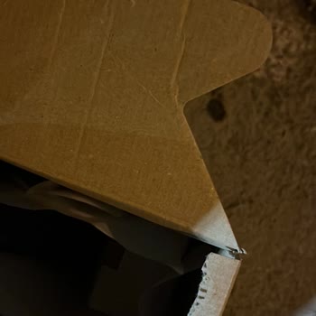 Kolay Gelsin Kargo Görevlisinin Açtığı Parfümler Ve Hakaretli Telefon Görüşmesi