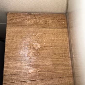 Koçtaş'tan Aldığım Banyo Takımının Lavabosu Soyuluyor Ve Klozet Oturması Çıkarılamaz Lekelere Sahip