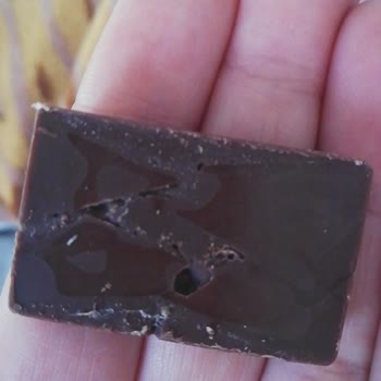 Migros'tan Aldığım Godiva Çikolatasında Kurt Çıktı, Sağlık Riski Ve Hayal Kırıklığı