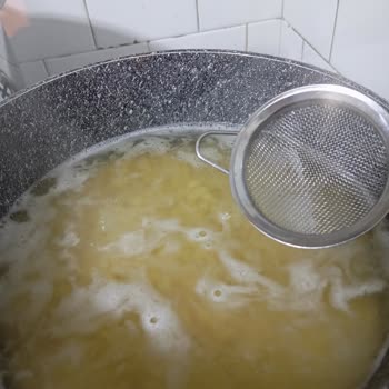 Oba Makarna’nın Minik Düdük Makarna Paketi Kurtlu Çıktı, Sağlık Endişesi Oluşturuyor