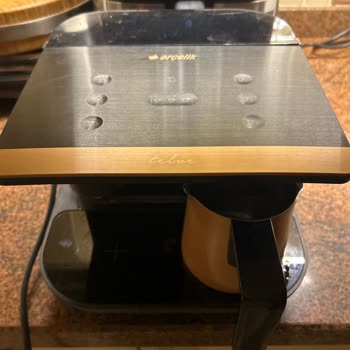 Arçelik Kahve Makinem Altından Su Sızdırıyor Ve Çalışmıyor: Ücretsiz Onarım Talebi