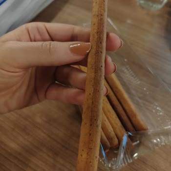 Yanık Ve Acı Tadındaki Altınbaşak Grissini Ürünü Yenilemez Durumda