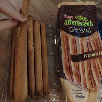 Yanık Ve Acı Tadındaki Altınbaşak Grissini Ürünü Yenilemez Durumda