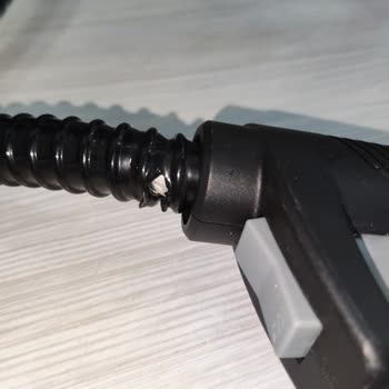 Robx S608 Buhar Makinesi Şiddetli Patladı Ve Kullanıcı Yanığı Yaşadı