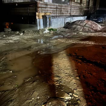 Kanalizasyon Çalışması Sonrası Yol Çamurlu, Patlayan Su Borusu Ve Elektriksiz Gün