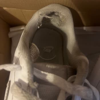 Nike Ayakkabısının Üretim Hatası Nedeniyle Değişim Talebi Ve Boyner'den Açıklama İsteği