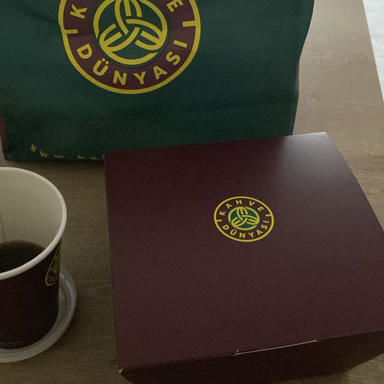 Sipariş Edilen Kahve Dökülmüş Ve Az Kalmış Müşteri Hizmetinden Yanıt Yok