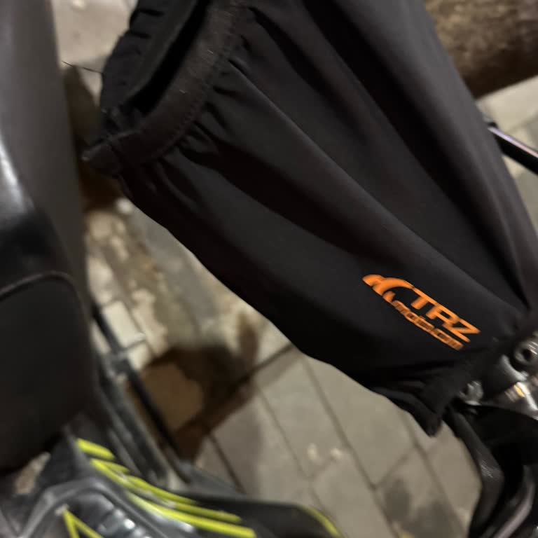 Trzmoto Yağmurluk Kılıfı Su Geçiriyor Ve Sürüş Güvenliğimi Tehdit Ediyor!