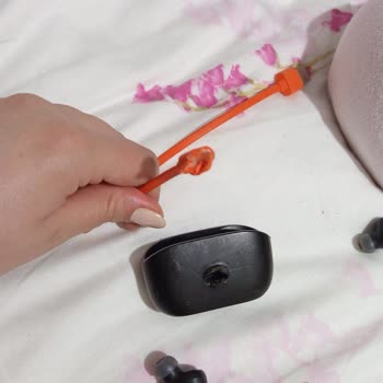 JBL Wave Buds 2'de Şarj Girişi Eridi Ve Yangın Riski Oluşturdu