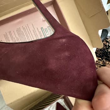 Derimod'dan Gelen Hasarlı Ayakkabı Ve Çanta, Özensiz Paketleme!