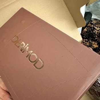 Derimod'dan Gelen Hasarlı Ayakkabı Ve Çanta, Özensiz Paketleme!