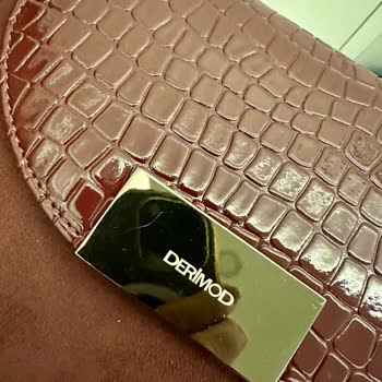 Derimod'dan Gelen Hasarlı Ayakkabı Ve Çanta, Özensiz Paketleme!