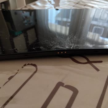 Ekran Patlaması Ve Kasa Deformasyonu İçin Ücretsiz Onarım Talebi