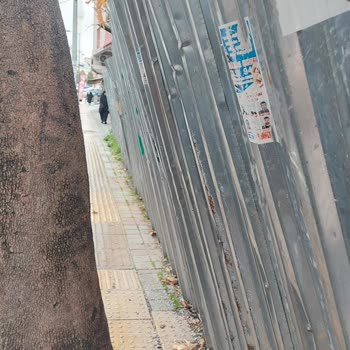 Güngören’de Pazar Tahtaları Kaldırımı Daraltıyor, Engelliler, Bebek Arabaları Ve Yaşlılar Tehlikede