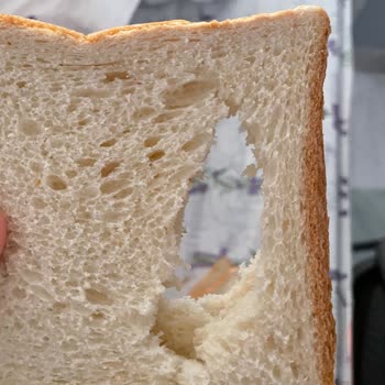 UNO Tost Ekmeğinde Kemirilmiş Dilimler Ve Bebek Sağlığı Endişesi