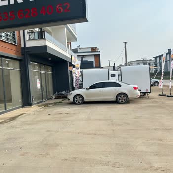 Ortak Alan Karavanları Nedeniyle Dükkan Görünürlüğünün Engellenmesi Ve Trafik Tehlikesi