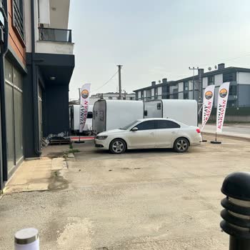 Ortak Alan Karavanları Nedeniyle Dükkan Görünürlüğünün Engellenmesi Ve Trafik Tehlikesi
