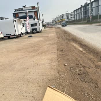 Ortak Alan Karavanları Nedeniyle Dükkan Görünürlüğünün Engellenmesi Ve Trafik Tehlikesi