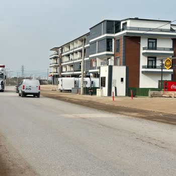 Ortak Alan Karavanları Nedeniyle Dükkan Görünürlüğünün Engellenmesi Ve Trafik Tehlikesi