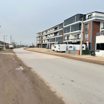 Ortak Alan Karavanları Nedeniyle Dükkan Görünürlüğünün Engellenmesi Ve Trafik Tehlikesi