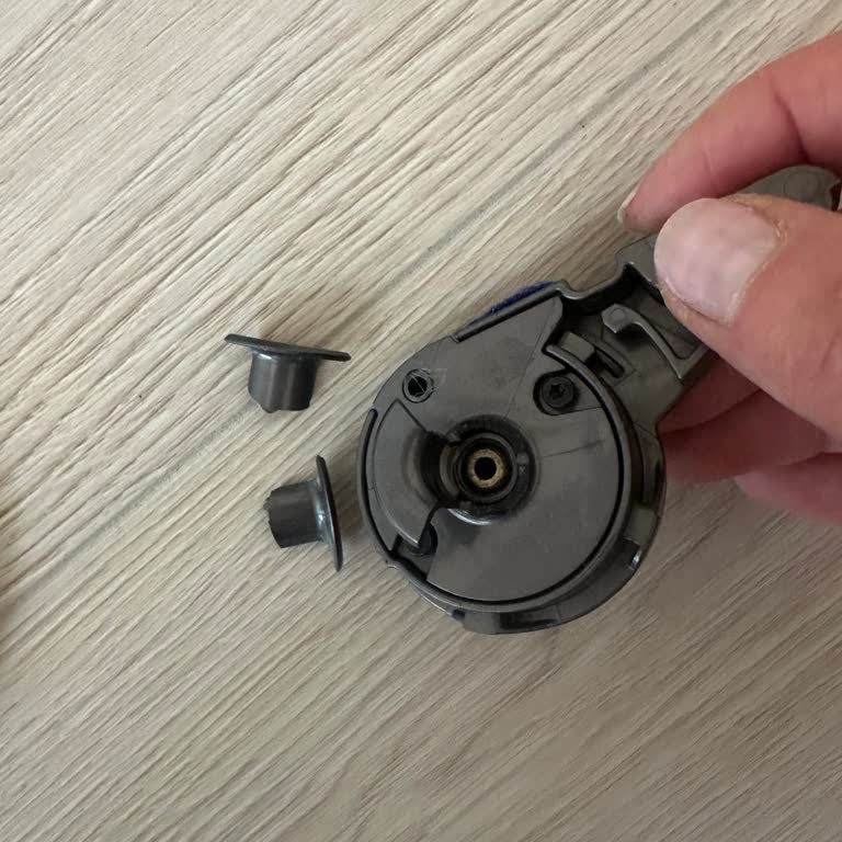 Dyson V15 Bin Ve Laser Başlığı Kırıldı, Garanti Kapsamında Ücretsiz Değişim Talebi