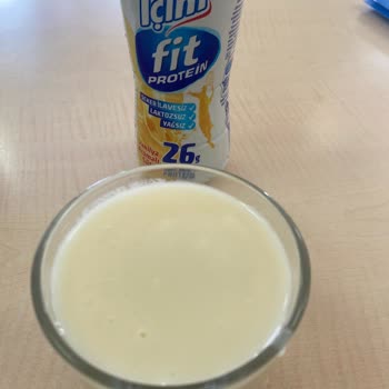 Lapa Lapa Ve Ekşi Proteinli Süt, Sağlık Endişesi Ve Ücret İadesi Talebi