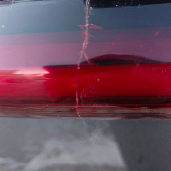 Arka Bagaj Stop Lambası Çatlağı Üretim Hatası Olarak Garanti Kapsamı Talebi