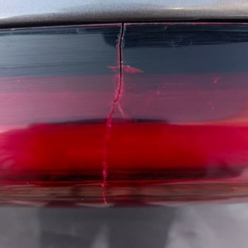 Arka Bagaj Stop Lambası Çatlağı Üretim Hatası Olarak Garanti Kapsamı Talebi