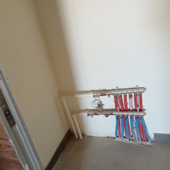 İskenderun TOKİ Cebike Dairesinde Kırık Mobilya Ve Su Sızıntısı