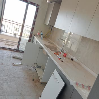 İskenderun TOKİ Cebike Dairesinde Kırık Mobilya Ve Su Sızıntısı