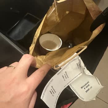 Starbucks Siparişi Dökülmüş, Yardımsız İade Talebi