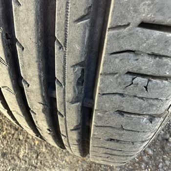 Kısa Sürede Sırt Soyulması Ve Hayati Risk Nedeniyle Ücretsiz Lastik Değişimi Talebi