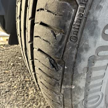 Kısa Sürede Sırt Soyulması Ve Hayati Risk Nedeniyle Ücretsiz Lastik Değişimi Talebi