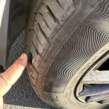 Kısa Sürede Sırt Soyulması Ve Hayati Risk Nedeniyle Ücretsiz Lastik Değişimi Talebi