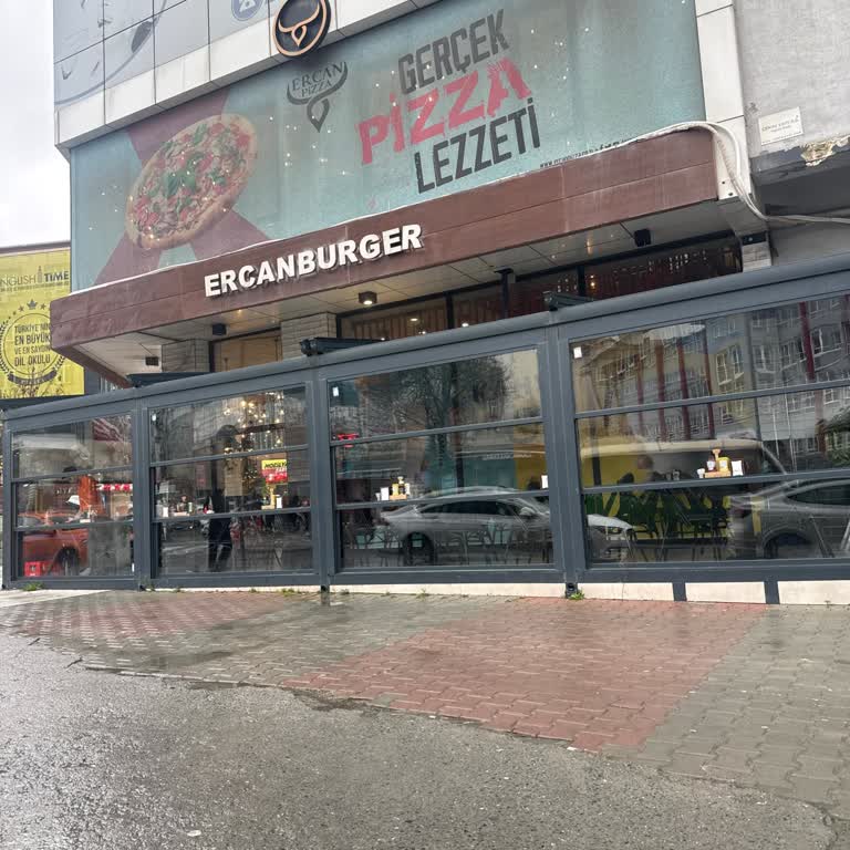 Ercan Burger Arnavutköy Şubesinde Çalışanların Müşteri Önünde Hakaretli Tartışması