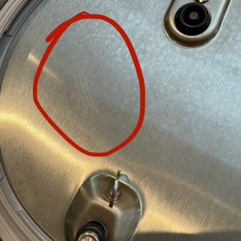 Fissler Düdüklü Tencerede Kapakta Çizik Ve Leke İlk Kullanımda Üretim Hatası