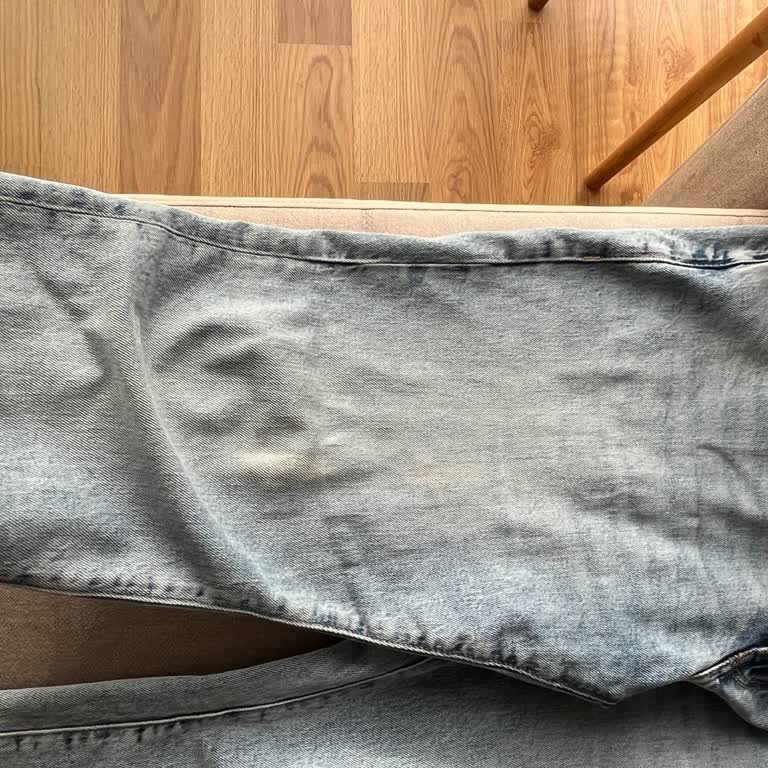 Mavi Jake Pantolonunda Diz Kapağındaki Renk Açılması Değişim Talebi