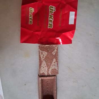 Ülker Napoliten Çikolatası Tazeliğini Yitirmiş Renk Ve Tadında Sorun