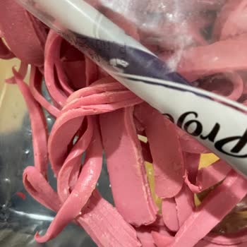 Aytaç Markasına Ait Piliç Jülyen Sosis Üzerindeki Beyaz Tabaka Sağlık Endişesi Ve Güven Sarsıntısı