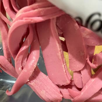 Aytaç Markasına Ait Piliç Jülyen Sosis Üzerindeki Beyaz Tabaka Sağlık Endişesi Ve Güven Sarsıntısı