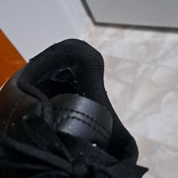 İç Tabanı Yırtılan Ayakkabıya Değişim Talebim Cevapsız