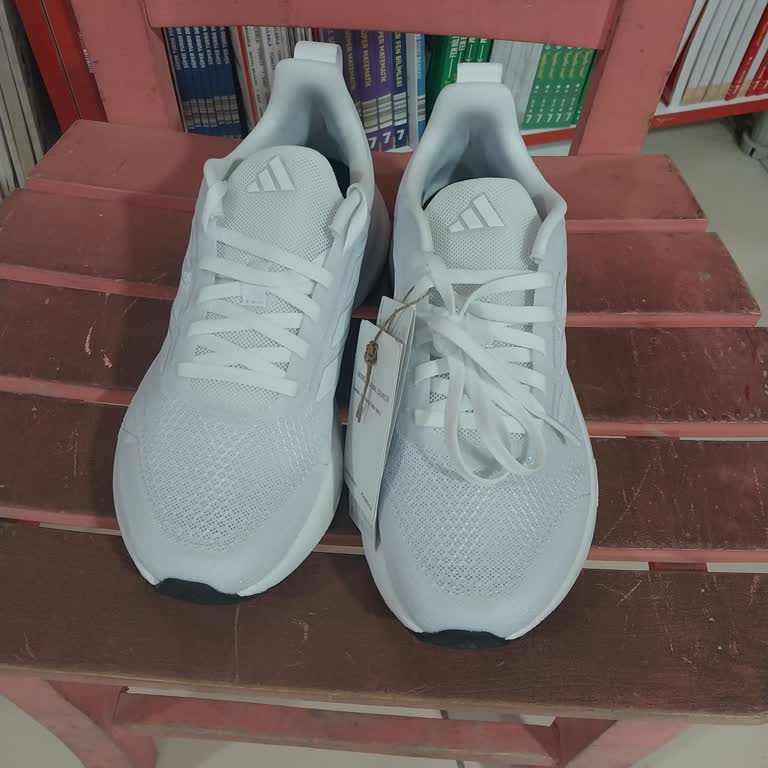 Adidas Hediyelik Ayakkabının İhale Ürünü Sebebiyle Değişim Reddedildi