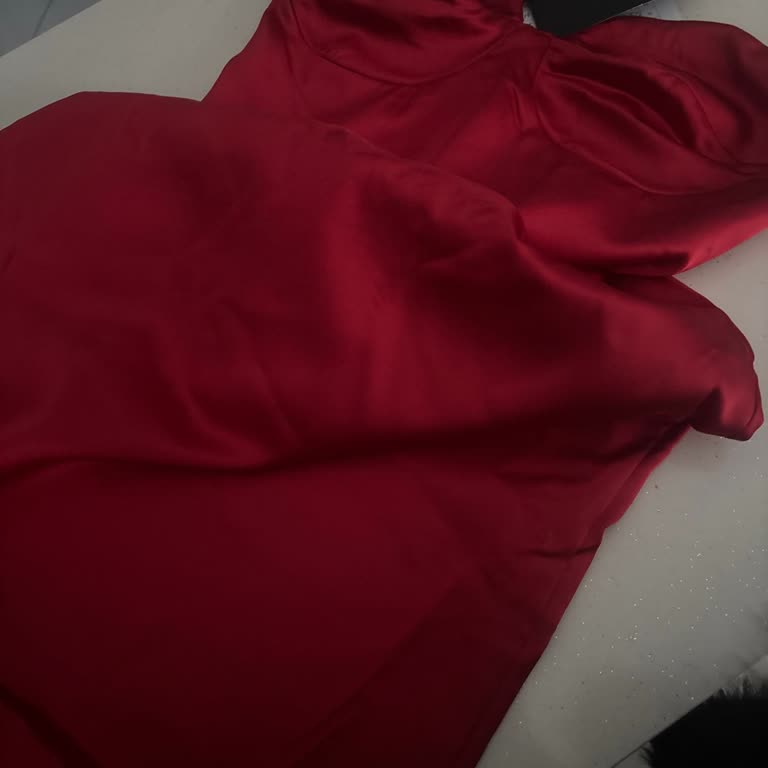 Kırmızı Uzun Elbisedeki Kalite Sorunu Ve Cevapsız İade Talebi